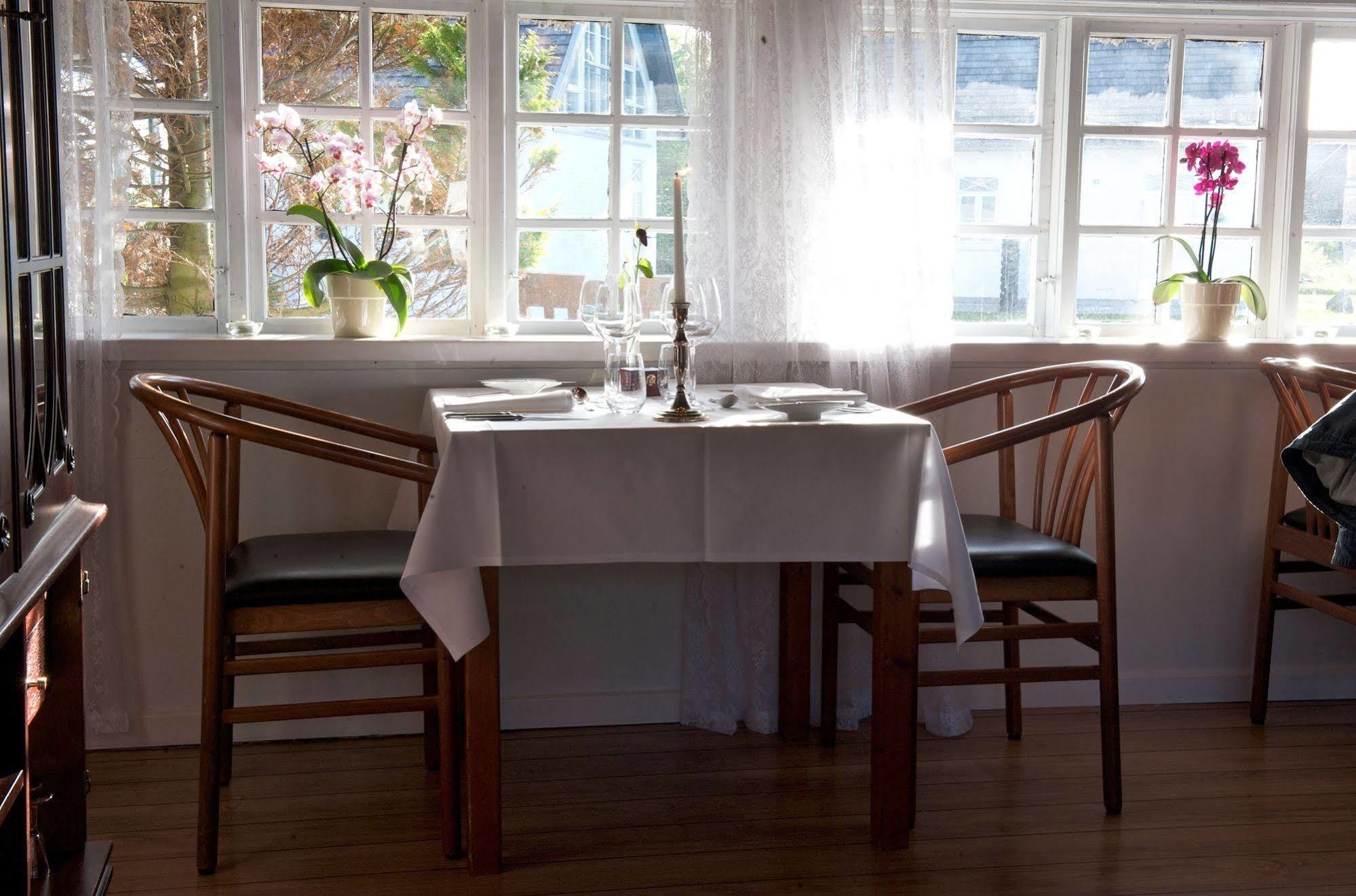 Hotel Strandgaarden Vesterø Havn Extérieur photo