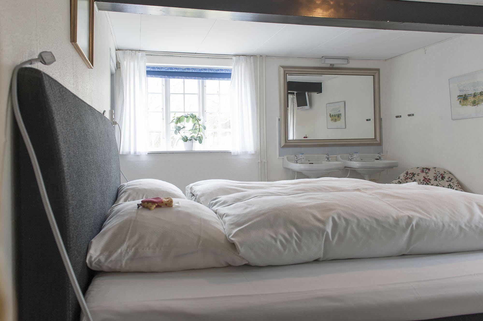 Hotel Strandgaarden Vesterø Havn Extérieur photo